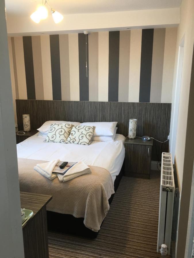 Glenheath Hotel Blackpool Bagian luar foto