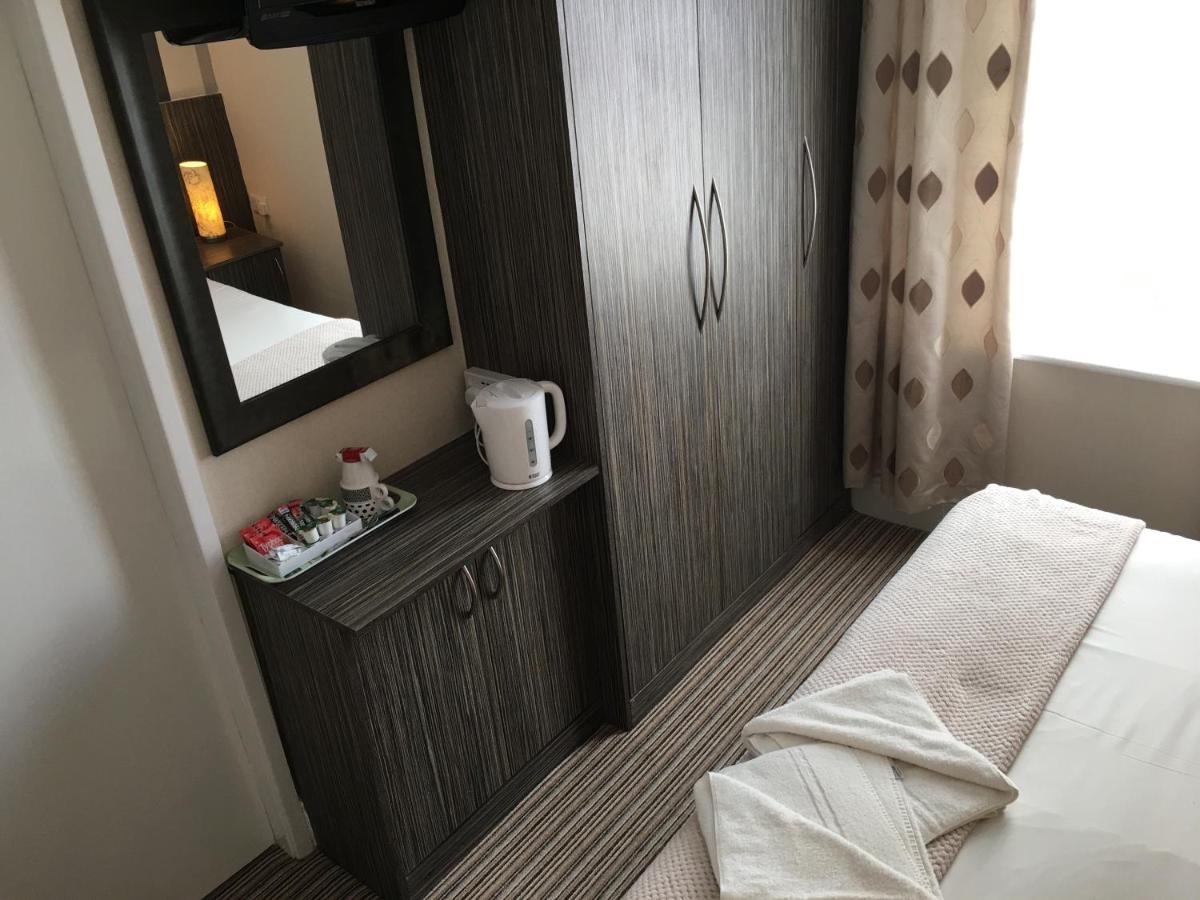 Glenheath Hotel Blackpool Bagian luar foto