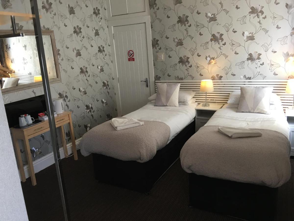 Glenheath Hotel Blackpool Bagian luar foto
