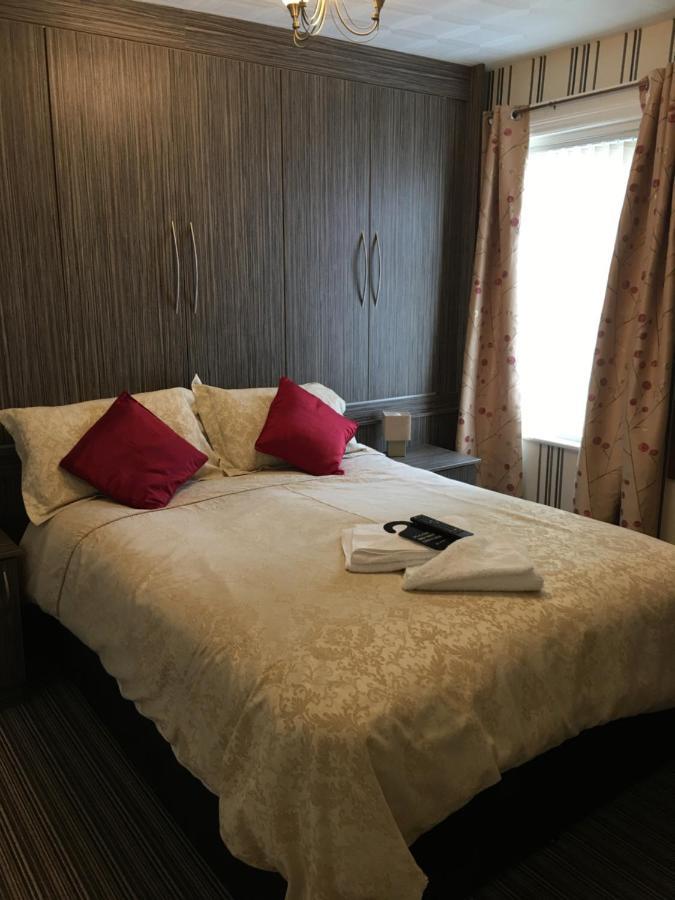 Glenheath Hotel Blackpool Bagian luar foto